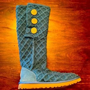 Turquoise sweater Uggs size 9